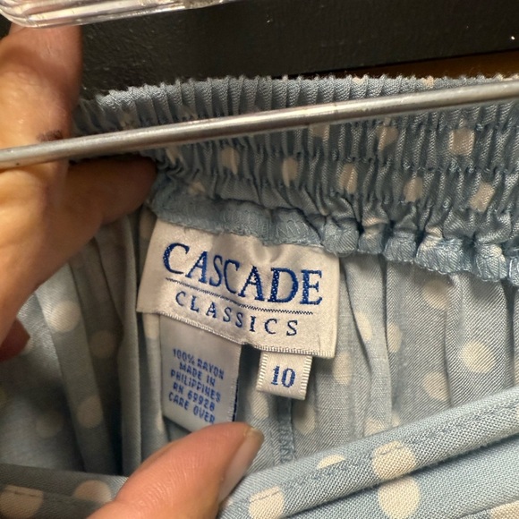 White and Blue Pleated Midi Shorts for Casual Wear - Picture 4 of 5